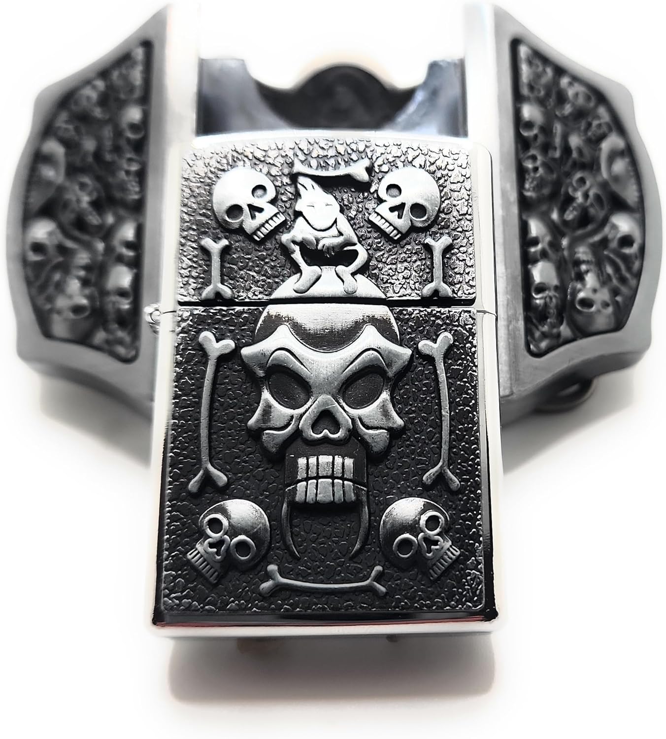 Skulls & Fangs Belt Buckle with Hidden Lighter – Gothic Heavy Metal Accessory for Men – Skull Flame Design – Functional Novelty Gift for Bikers, Rockers, Punk & Goth Styles