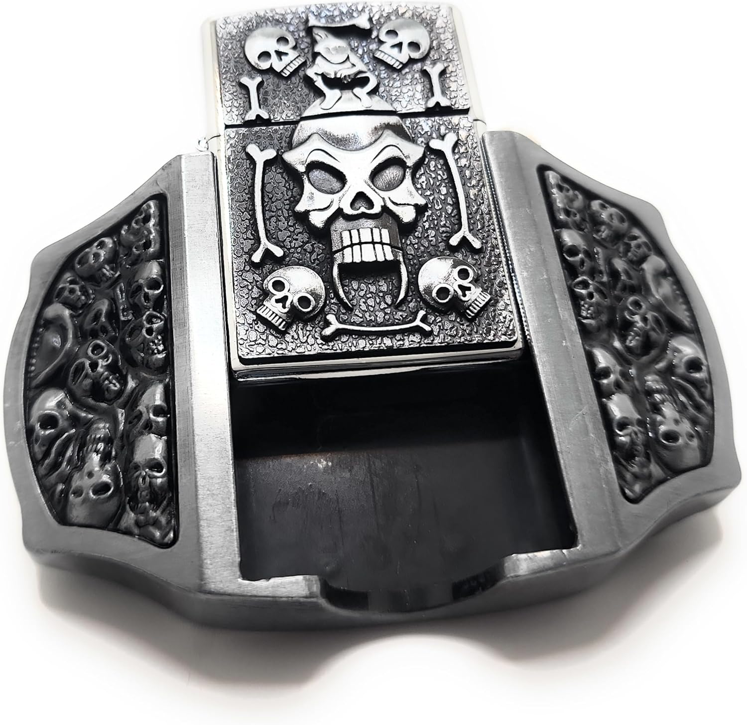 Skulls & Fangs Belt Buckle with Hidden Lighter – Gothic Heavy Metal Accessory for Men – Skull Flame Design – Functional Novelty Gift for Bikers, Rockers, Punk & Goth Styles